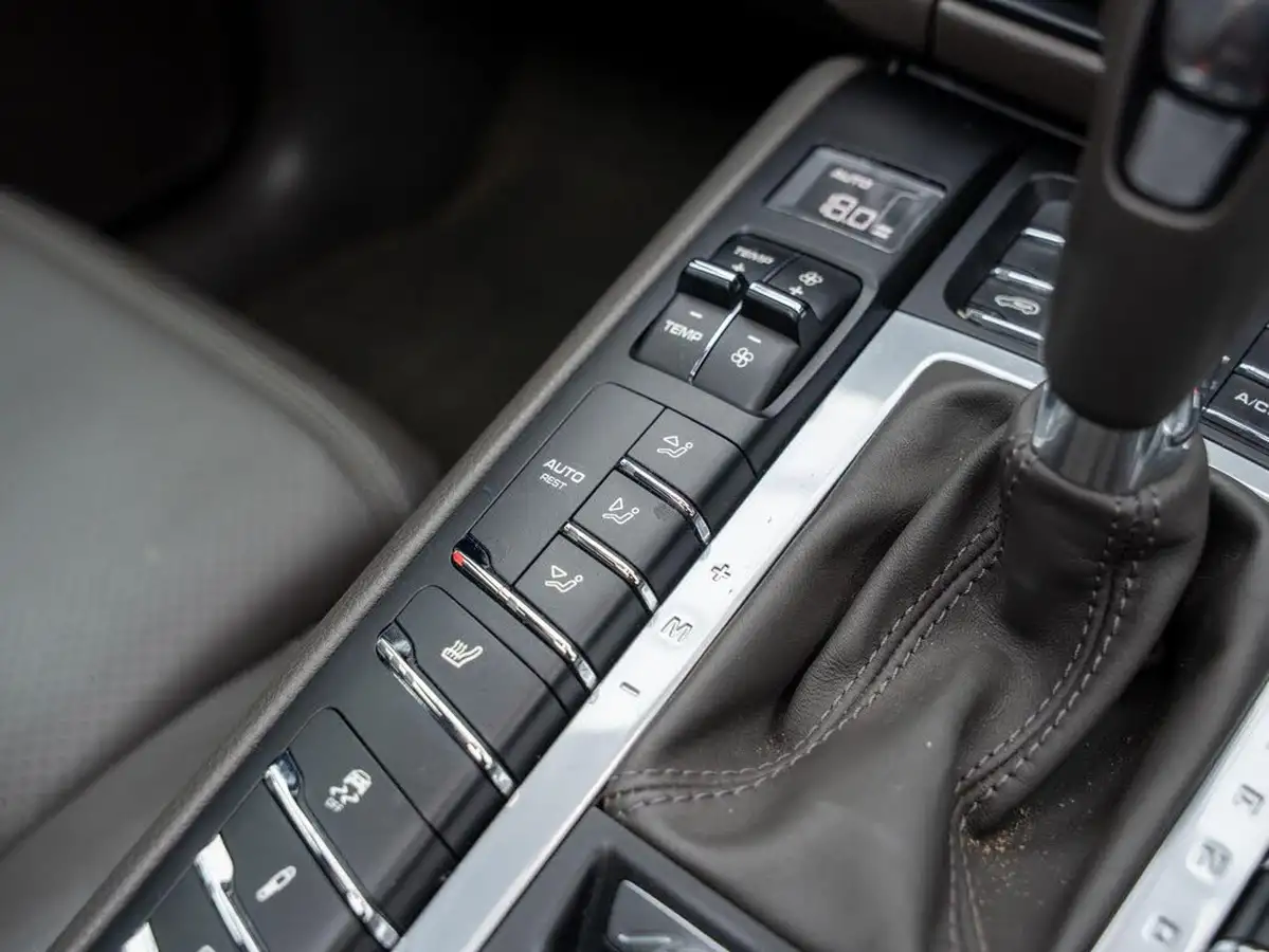 2020-porsche-macan-30-v6-s-big-37