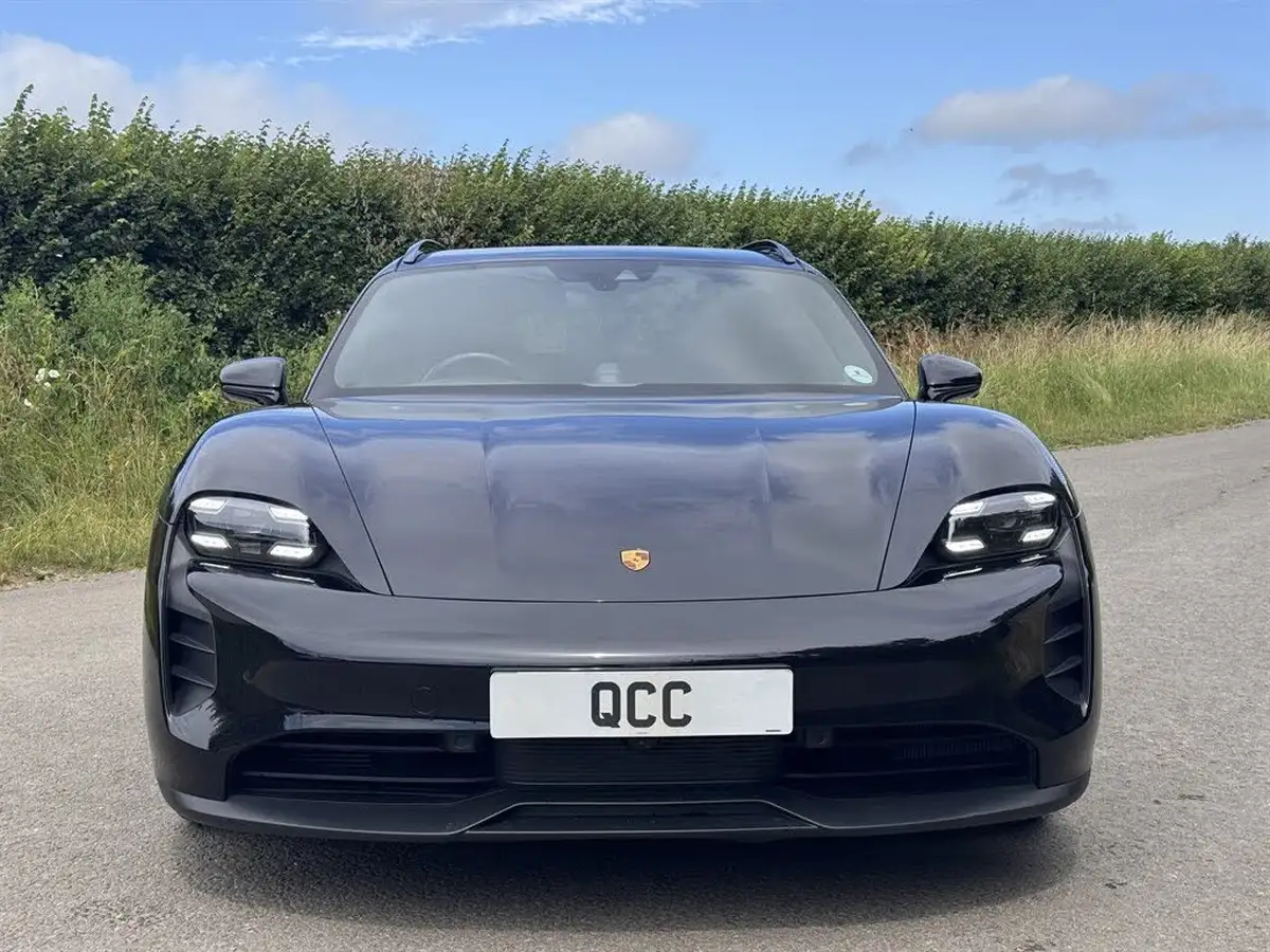 2023-porsche-taycan-e-sport-turismo-476ps-performance-battery-plus-big-2
