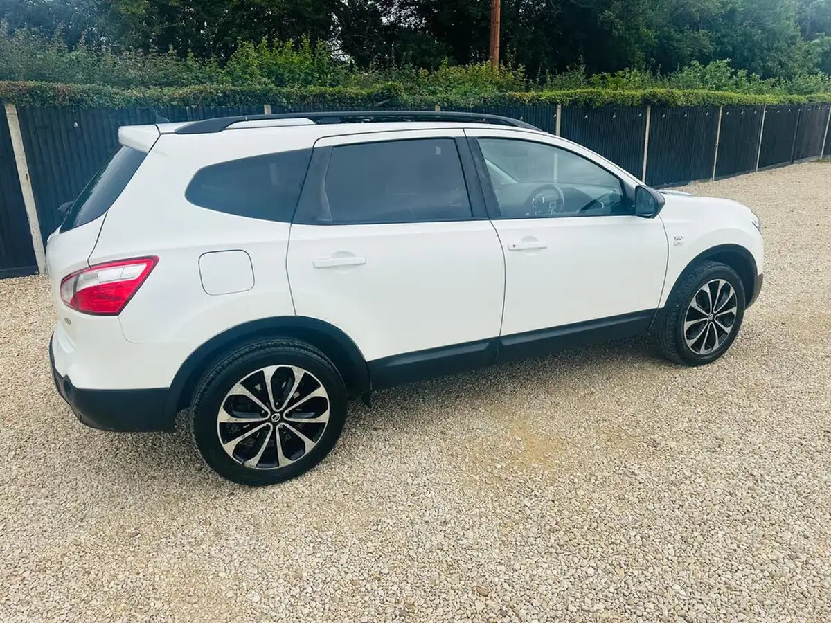 2013-nissan-qashqai2-15td-360-big-11