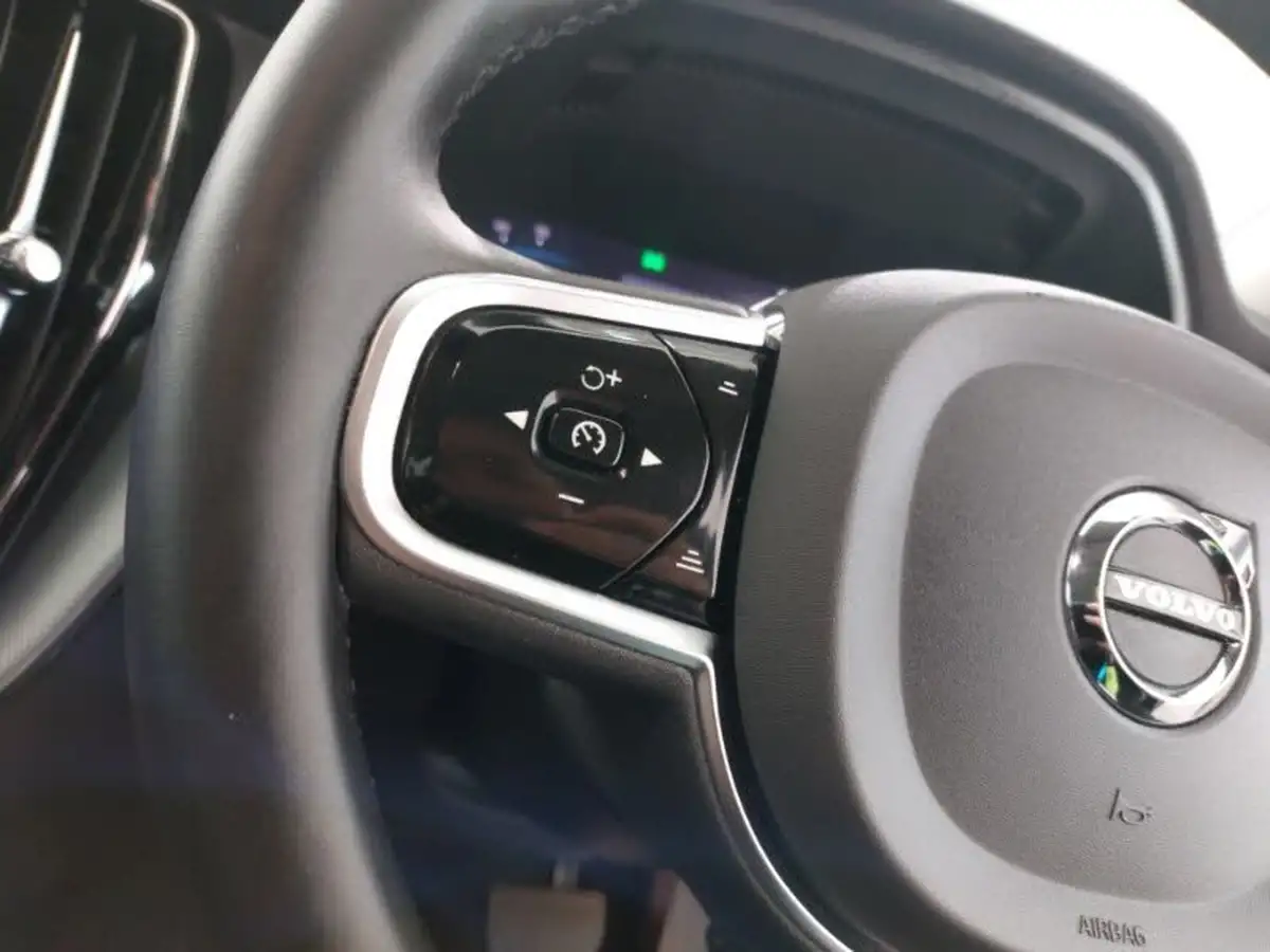 2023-volvo-xc60-20-b5-plus-big-12