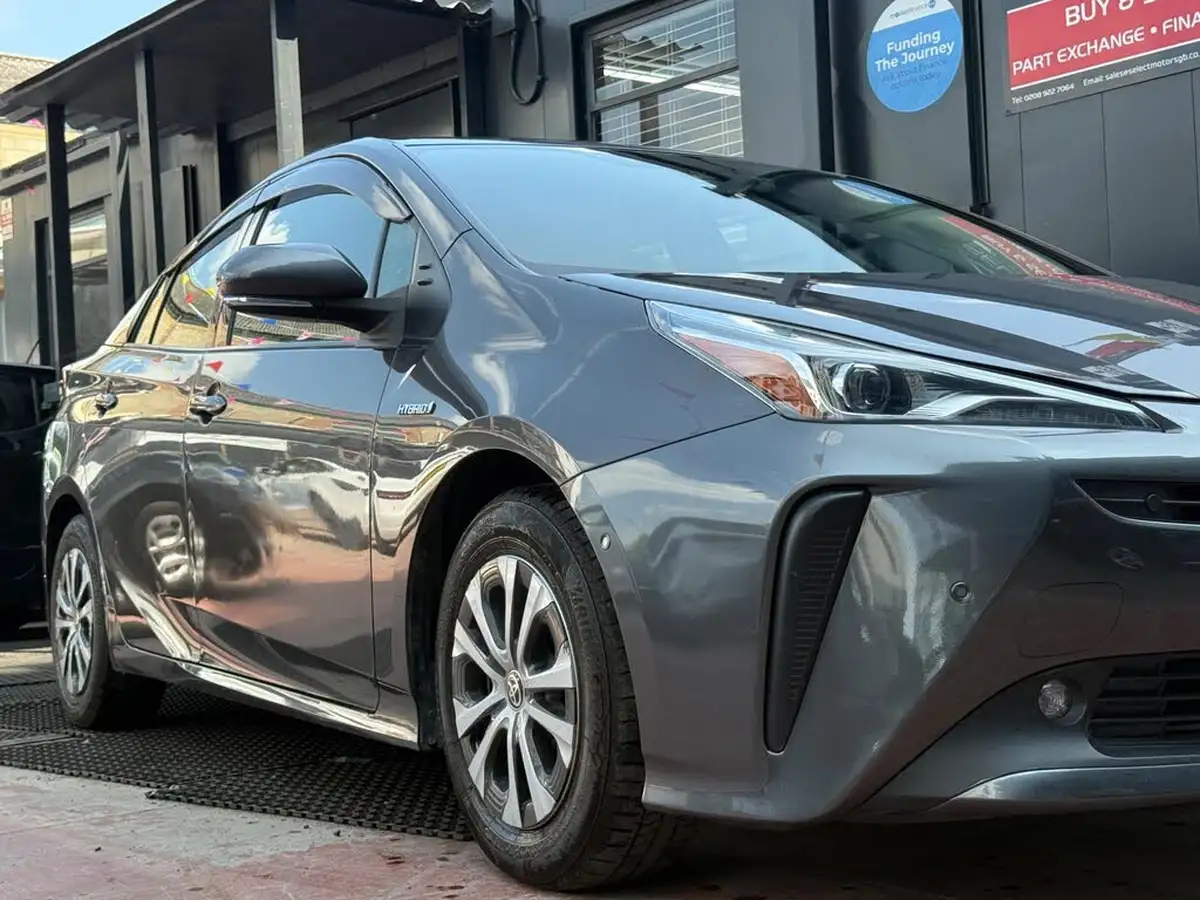 2019-toyota-prius-big-13