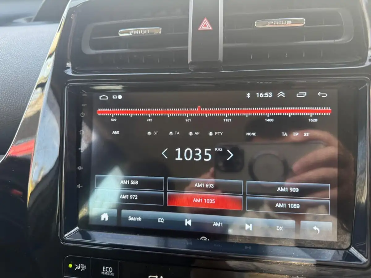 2019-toyota-prius-big-37