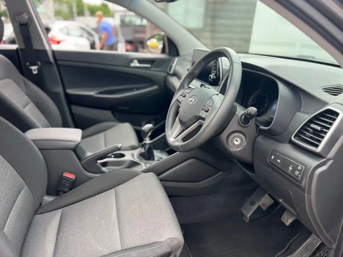 2019-hyundai-tucson-16-gdi-se-nav-big-12