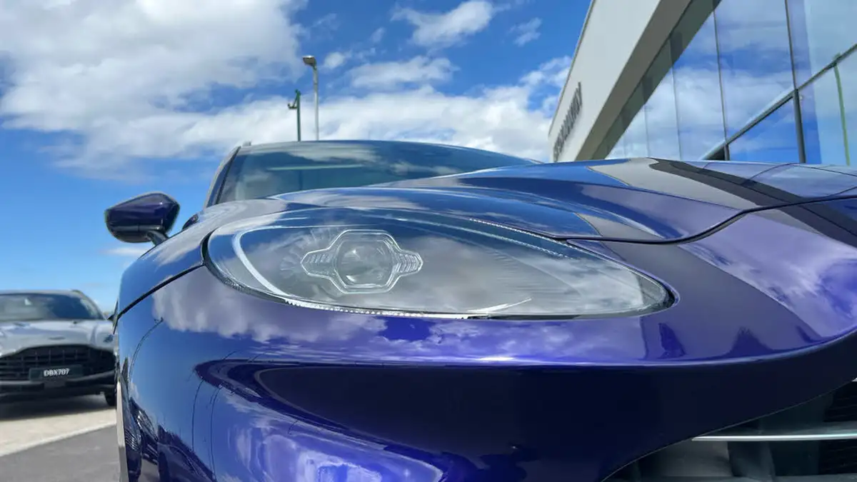 2022-aston-martin-dbx-40-v8-big-17