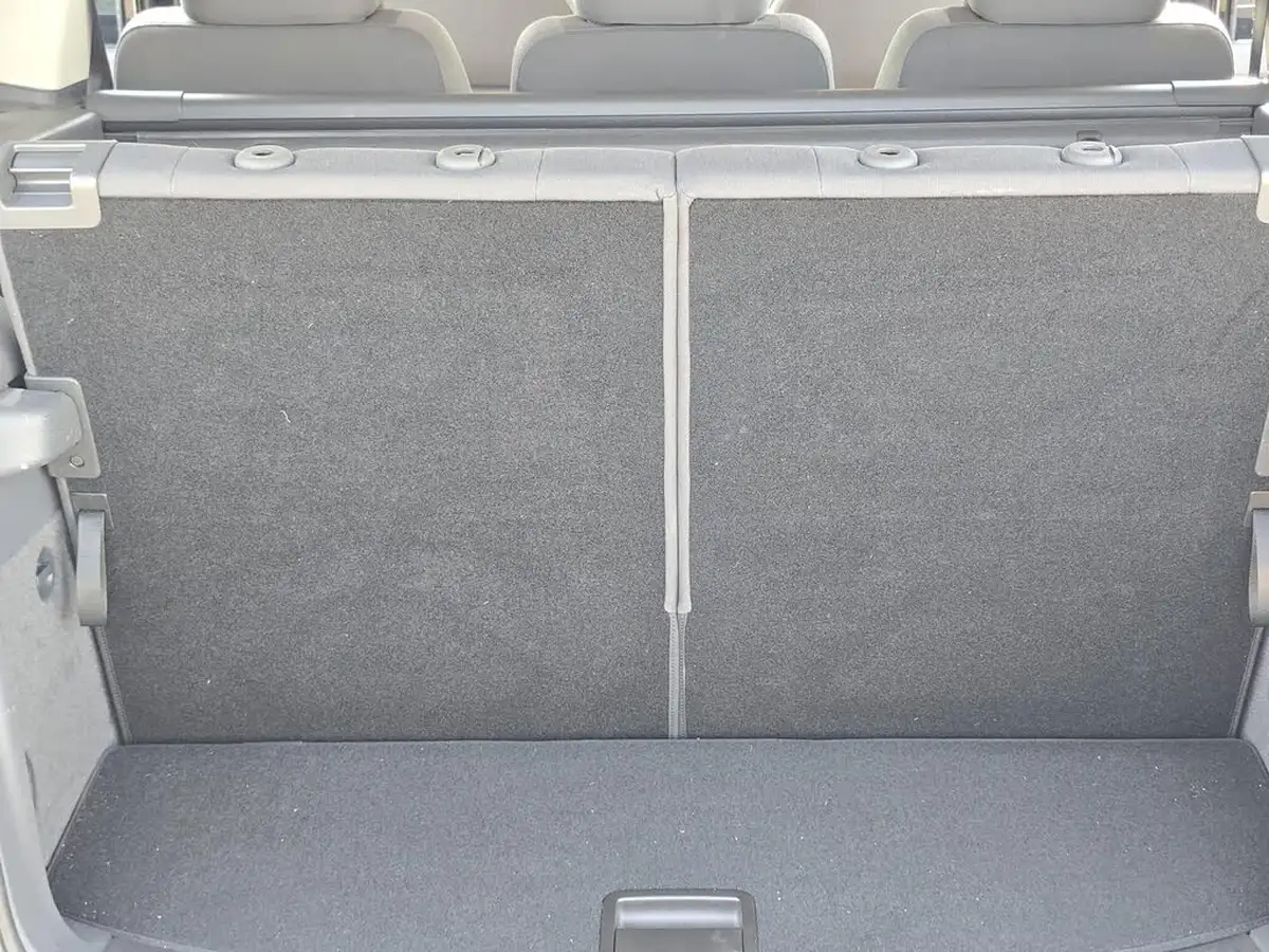 2014-volkswagen-touran-big-32