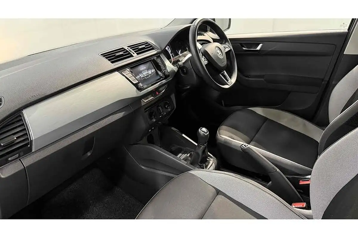 2018-skoda-fabia-10-tsi-se-95ps-ss-hatchback-big-27