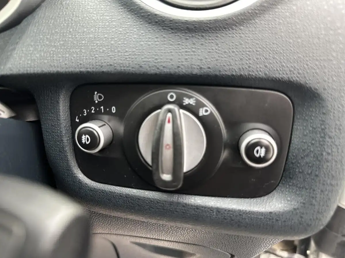 2012-ford-fiesta-125-zetec-5d-big-36