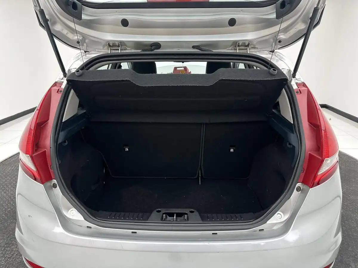 2012-ford-fiesta-125-zetec-5d-big-12