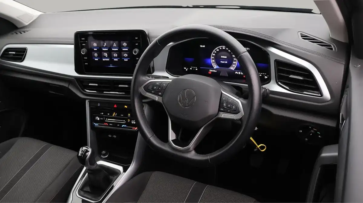2023-volkswagen-t-roc-10-tsi-life-big-9