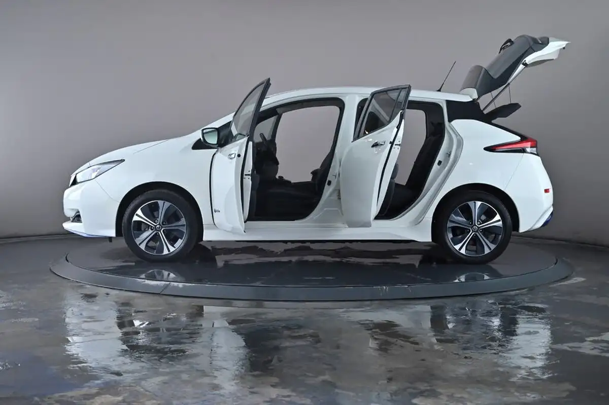2020-nissan-leaf-e-e-tekna-big-48
