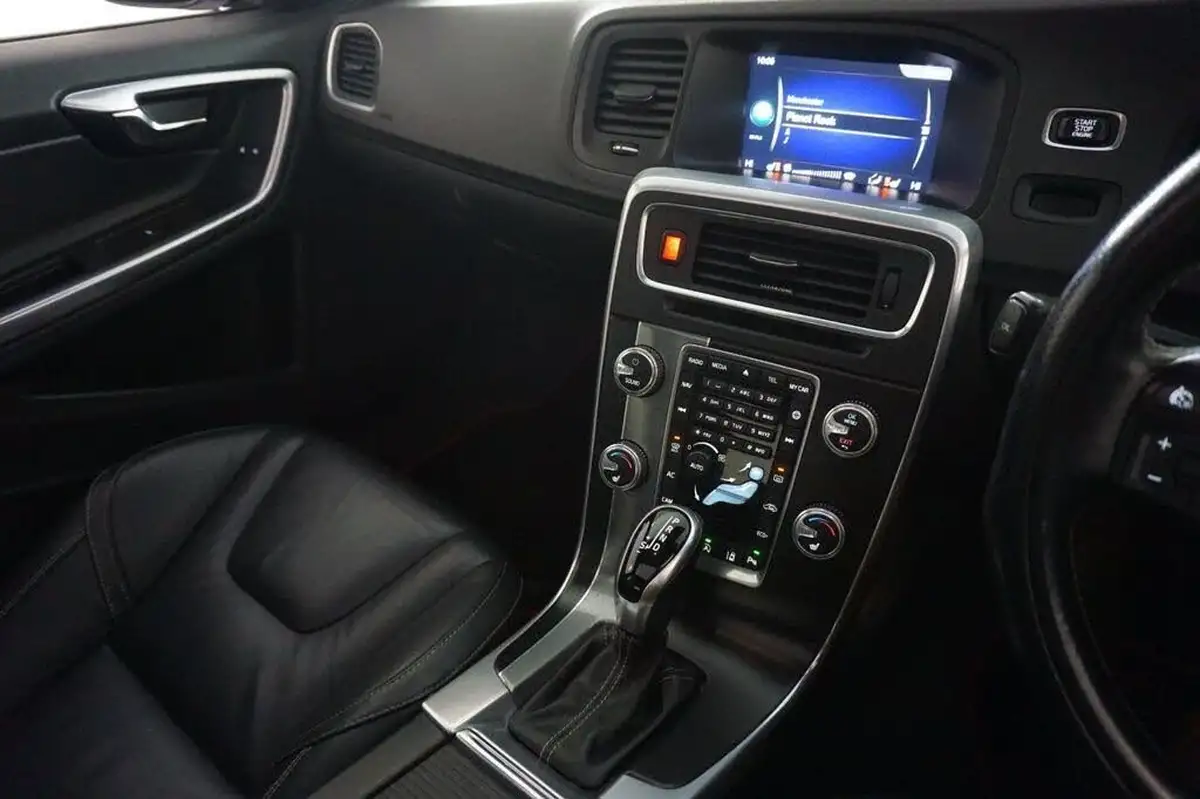 2017-volvo-s60-20td-d4-r-design-lux-geartronic-big-22