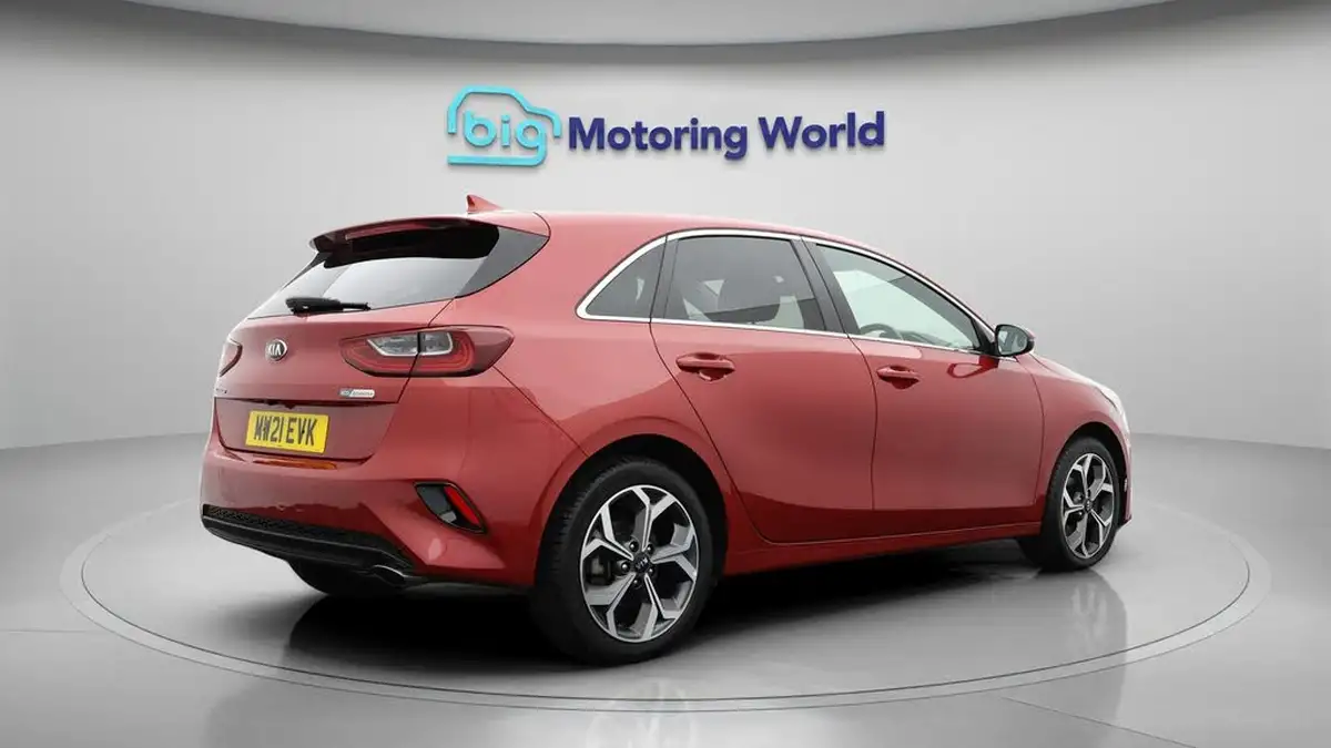 2021-kia-ceed-16crdi-3-48v-mhev-hatchback-big-7