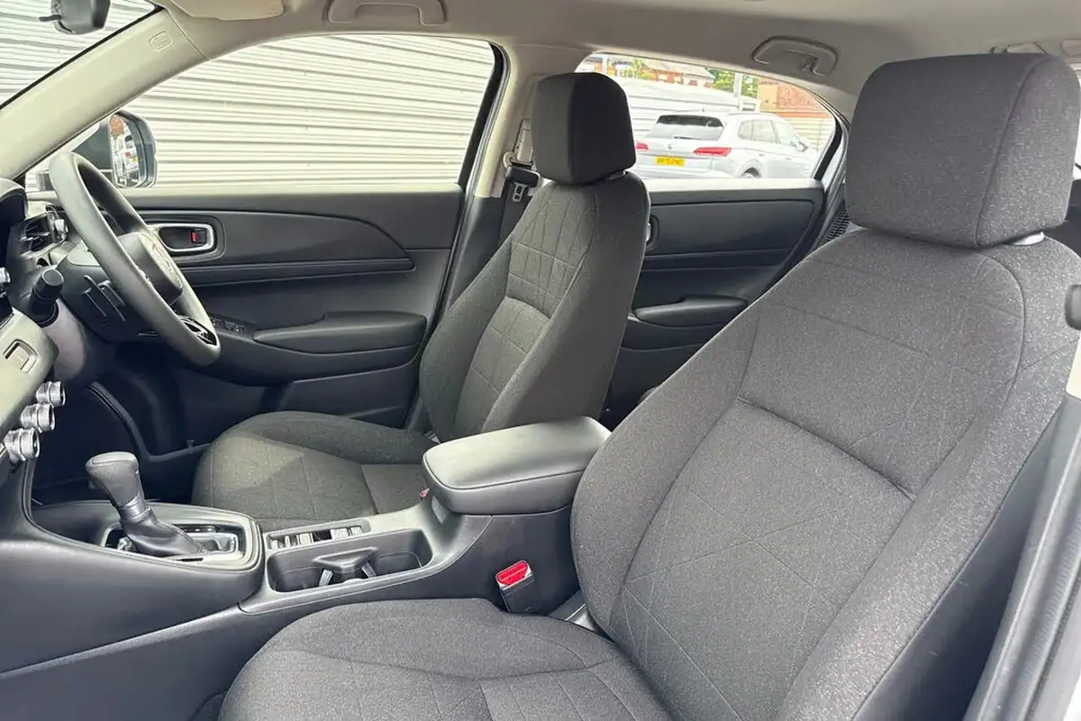 2024-honda-hr-v-15-i-mmd-elegance-big-40