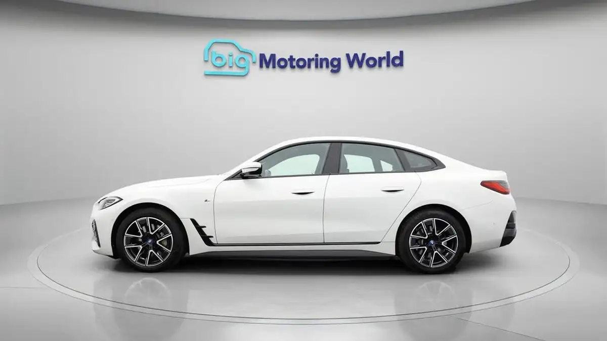 2022-bmw-i4-e-edrive40-m-sport-big-4