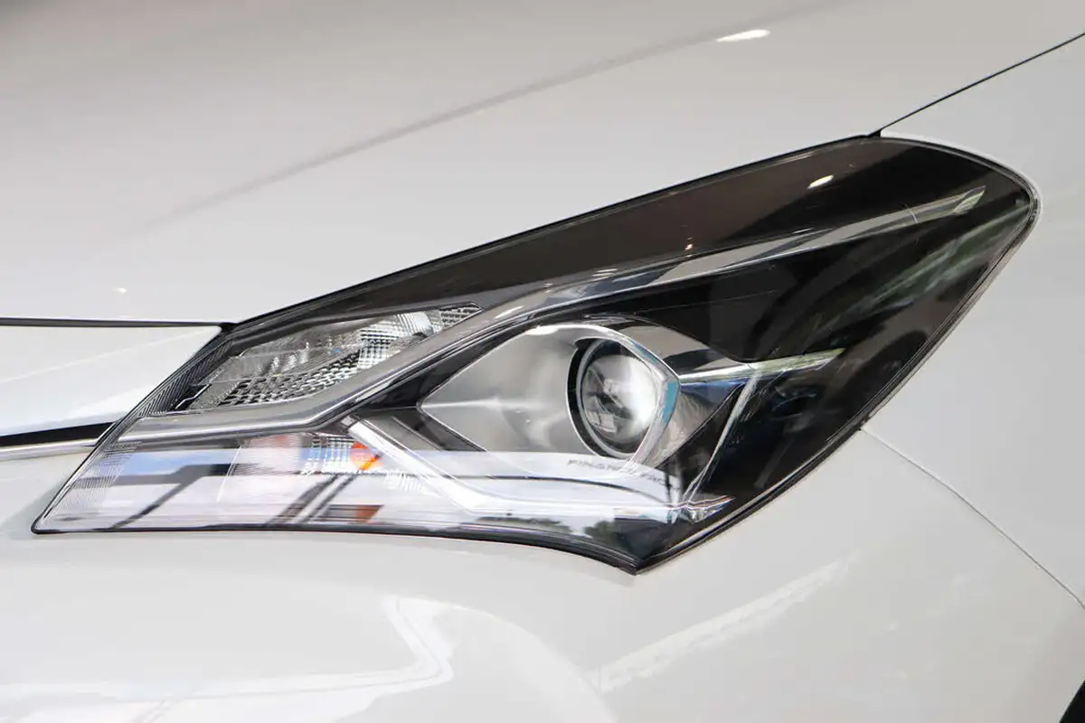 2020-toyota-yaris-15-vvt-i-icon-98bhp-hybrid-1497cc-e-cvt-big-65