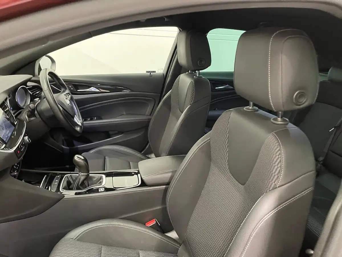2018-vauxhall-insignia-grand-sport-20td-sri-vx-line-nav-big-25