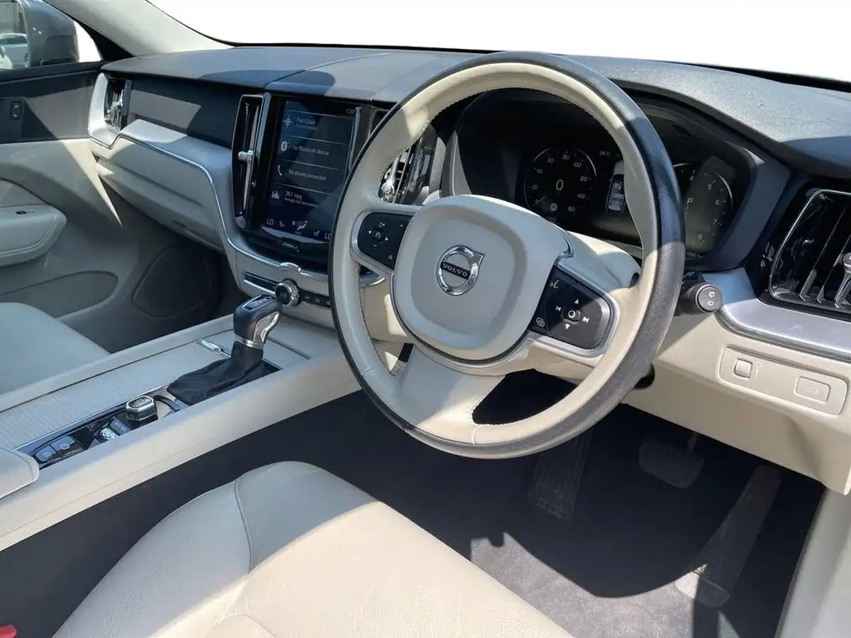 2019-volvo-xc60-20-t5-momentum-awd-big-14