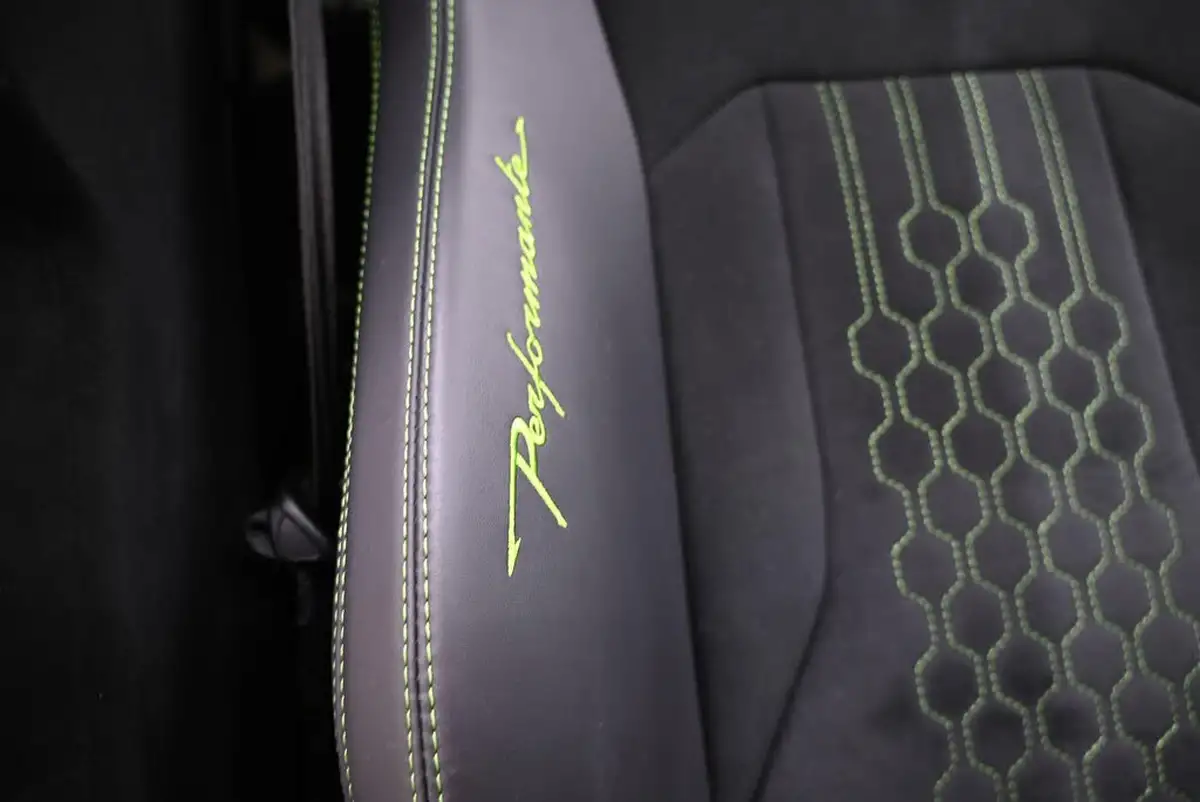 2023-lamborghini-urus-40-no-trim-big-19