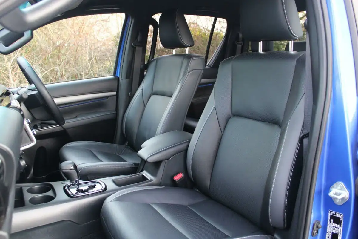 2023-toyota-hi-lux-28d-4d-invincible-x-2754cc-auto-big-17