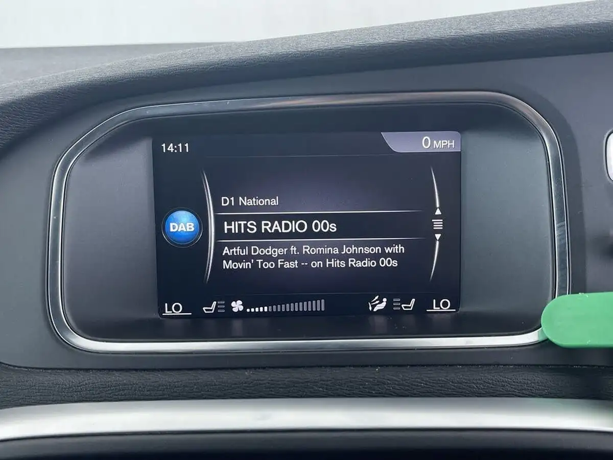 2018-volvo-v40-20td-d3-r-design-nav-plus-big-38