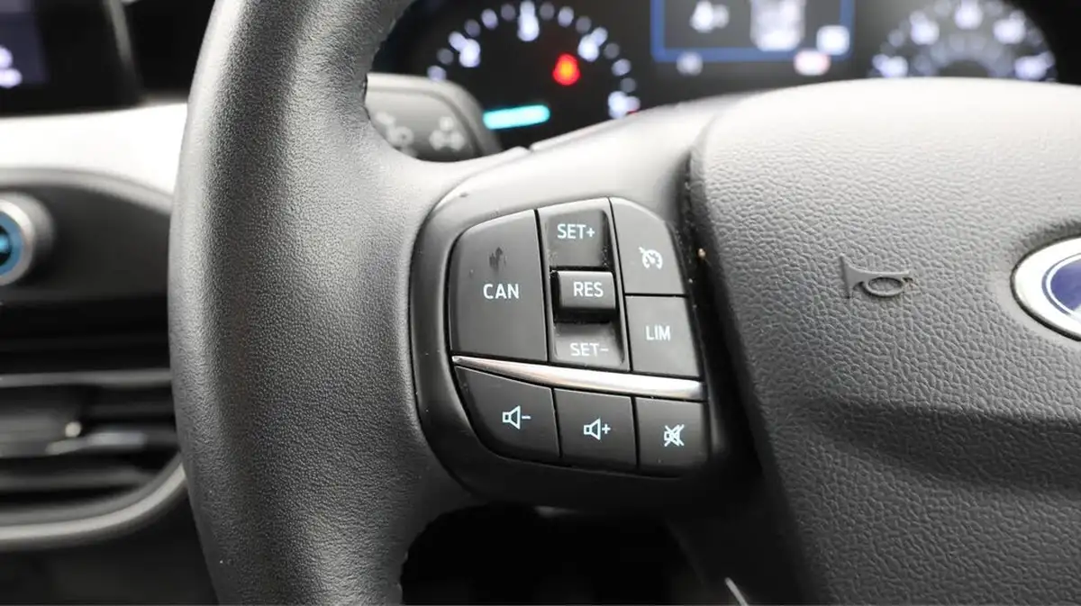 2019-ford-focus-15-zetec-120ps-hatchback-big-20
