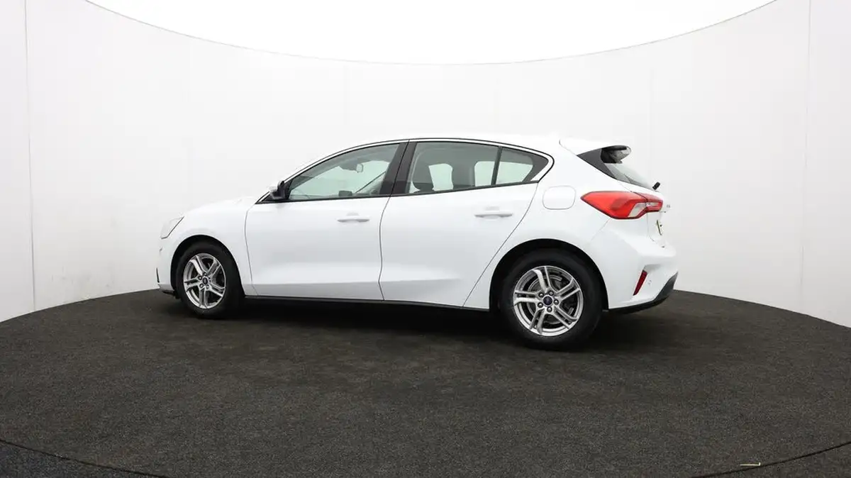 2019-ford-focus-15-zetec-120ps-hatchback-big-64