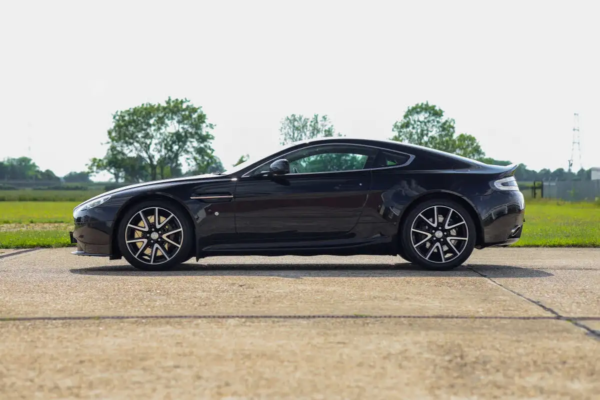 2013-aston-martin-vantage-47-coupe-big-3