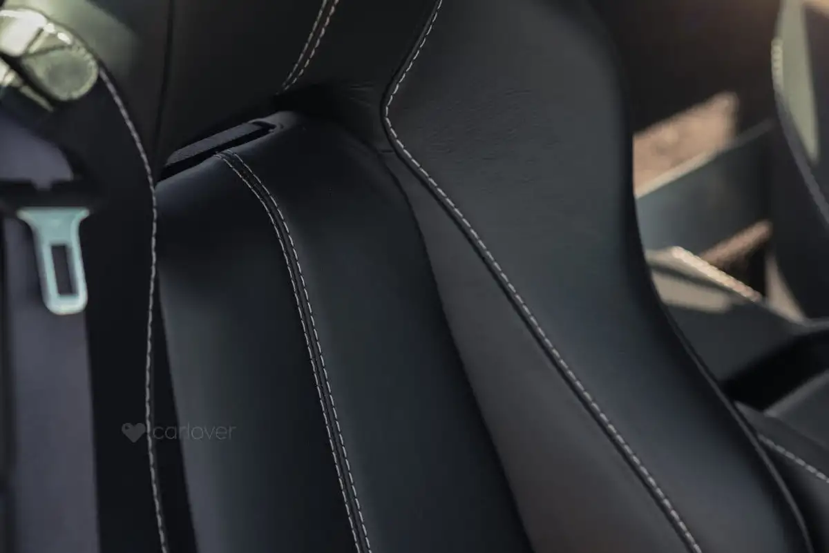 2013-aston-martin-vantage-47-coupe-big-51