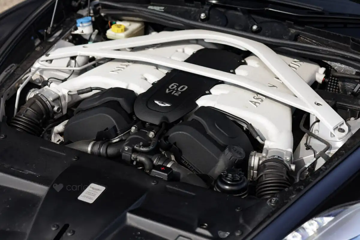 2013-aston-martin-vanquish-59-big-40