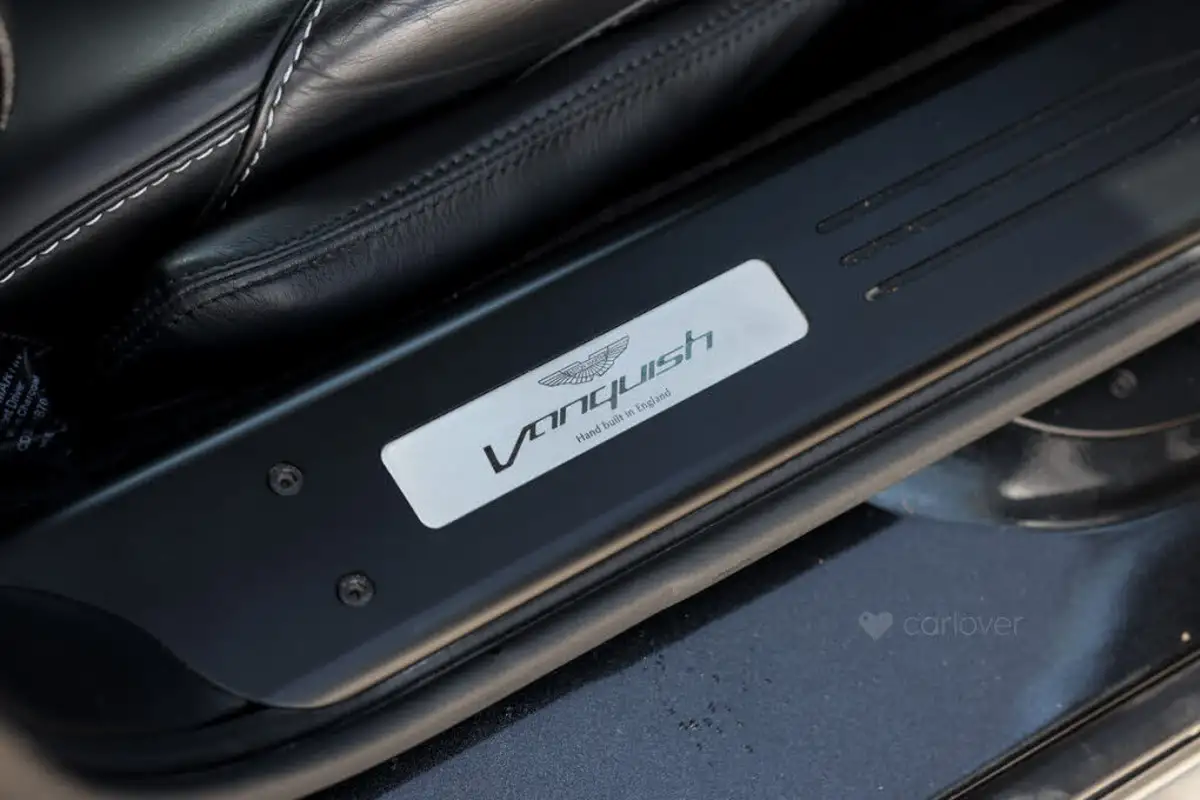 2013-aston-martin-vanquish-59-big-44