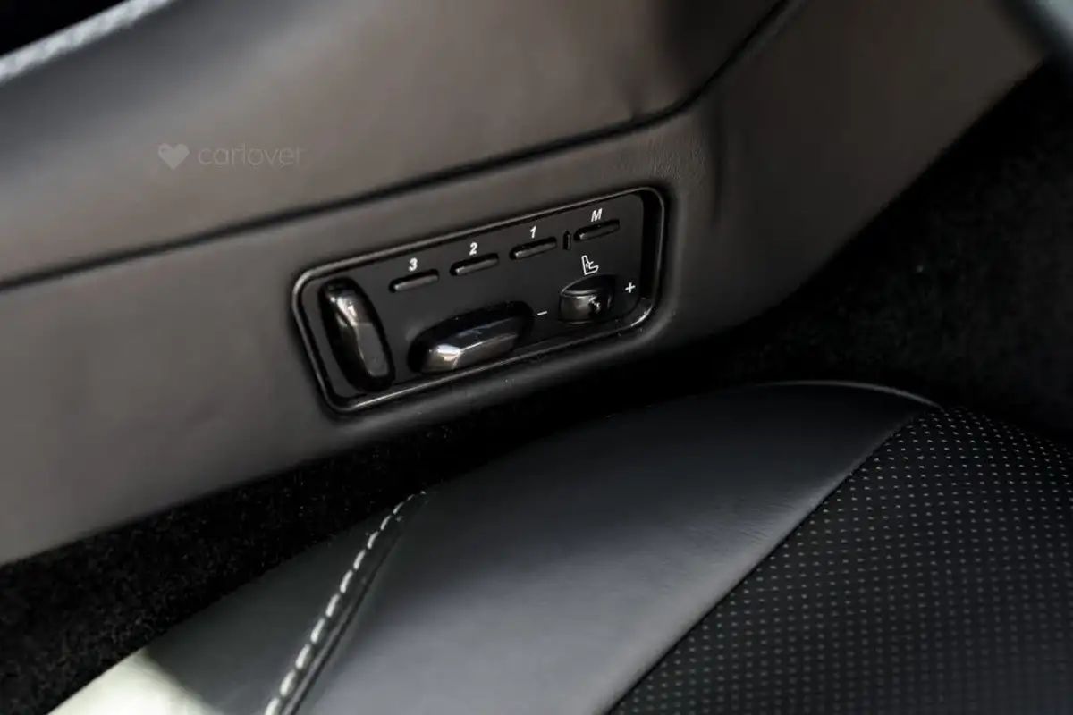 2013-aston-martin-vanquish-59-big-68