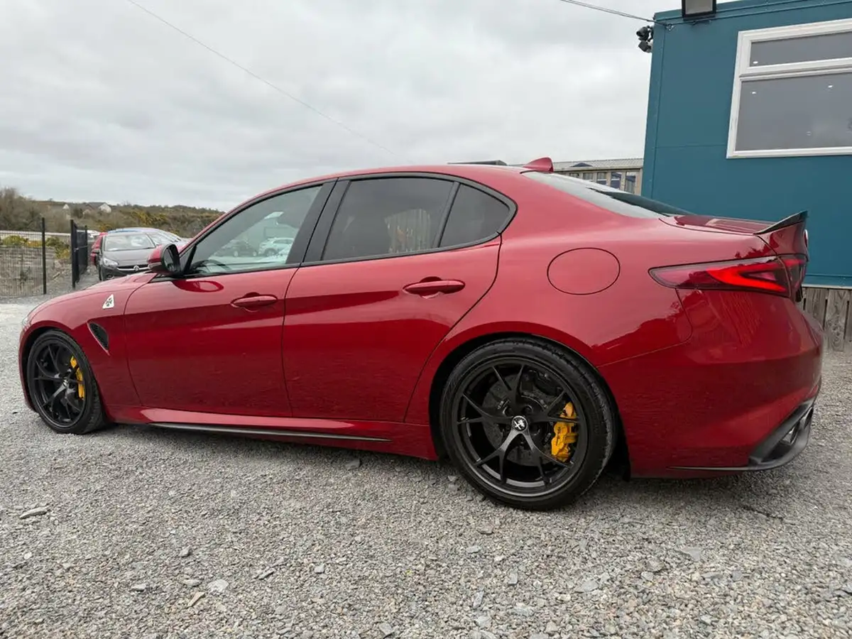 2017-alfa-romeo-giulia-29-biturbo-quadrifoglio-big-22