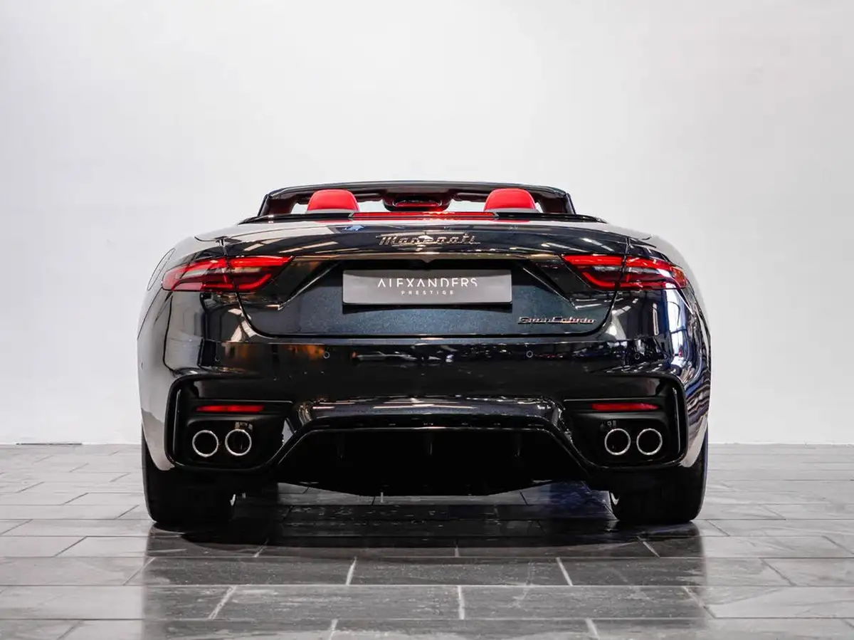 2024-maserati-grancabrio-30-trofeo-big-23
