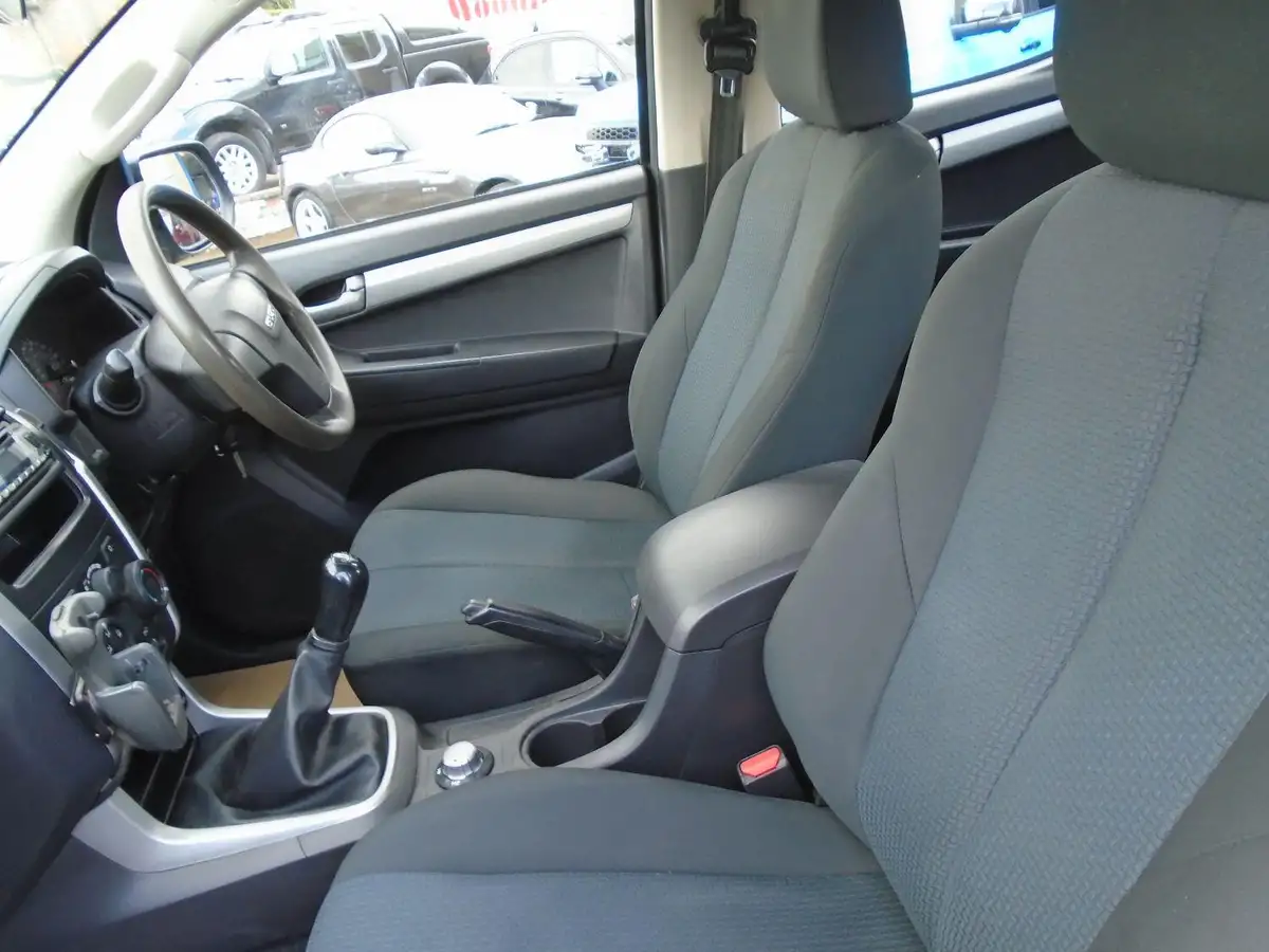 2013-isuzu-d-max-25td-eiger-big-8