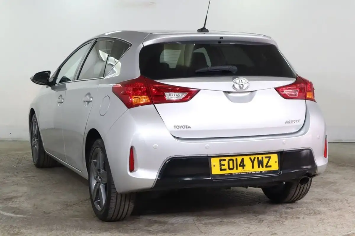 2014-toyota-auris-16-excel-hatchback-multidrive-s-big-5