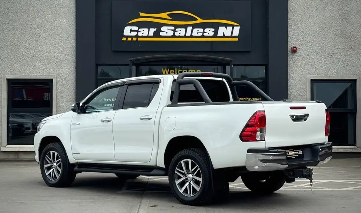 2019-toyota-hi-lux-24d-4d-invincible-150hpeu6dt-e-32t-auto-big-4