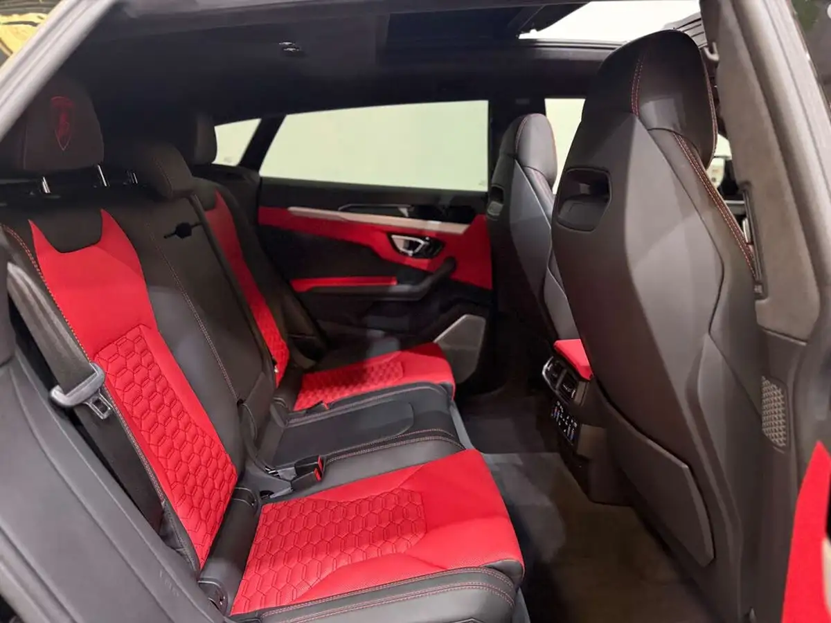 2019-lamborghini-urus-40-no-trim-big-38