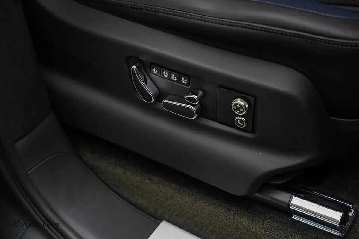 2024-bentley-bentayga-40-v8-s-big-38