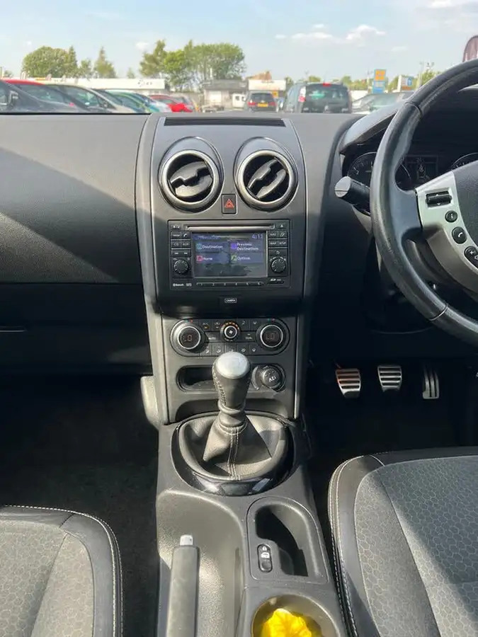 2013-nissan-qashqai-16td-360-big-25