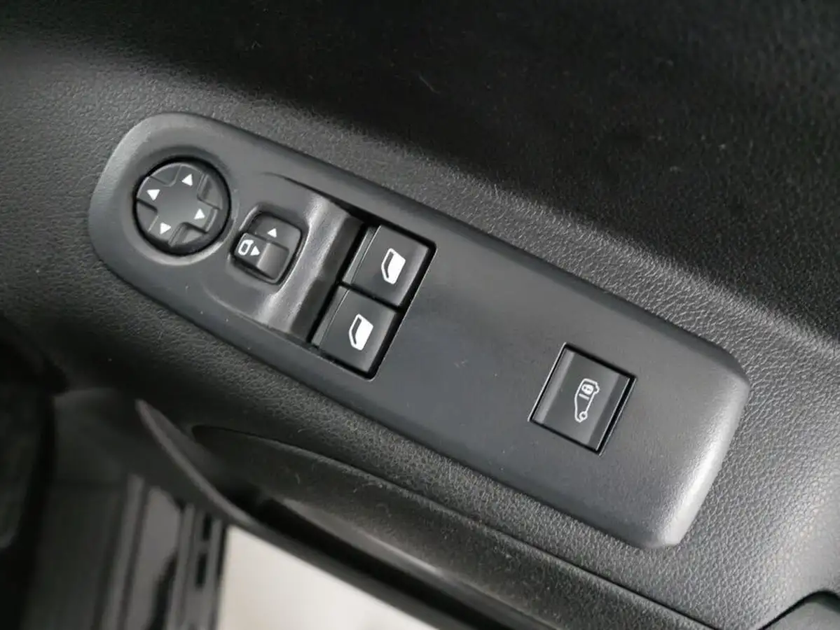 2022-toyota-proace-city-e-icon-l2-big-18