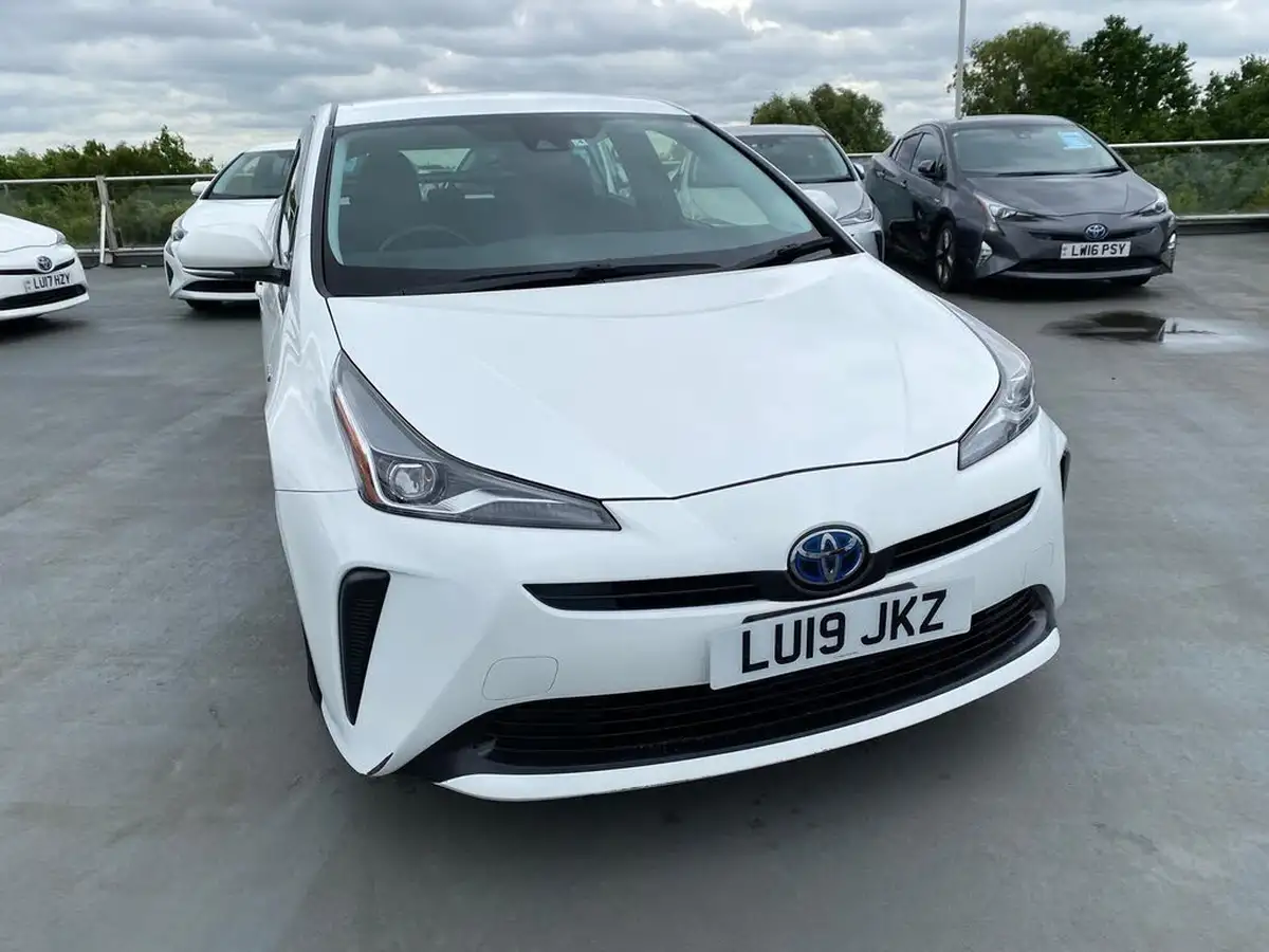 2019-toyota-prius-big-2