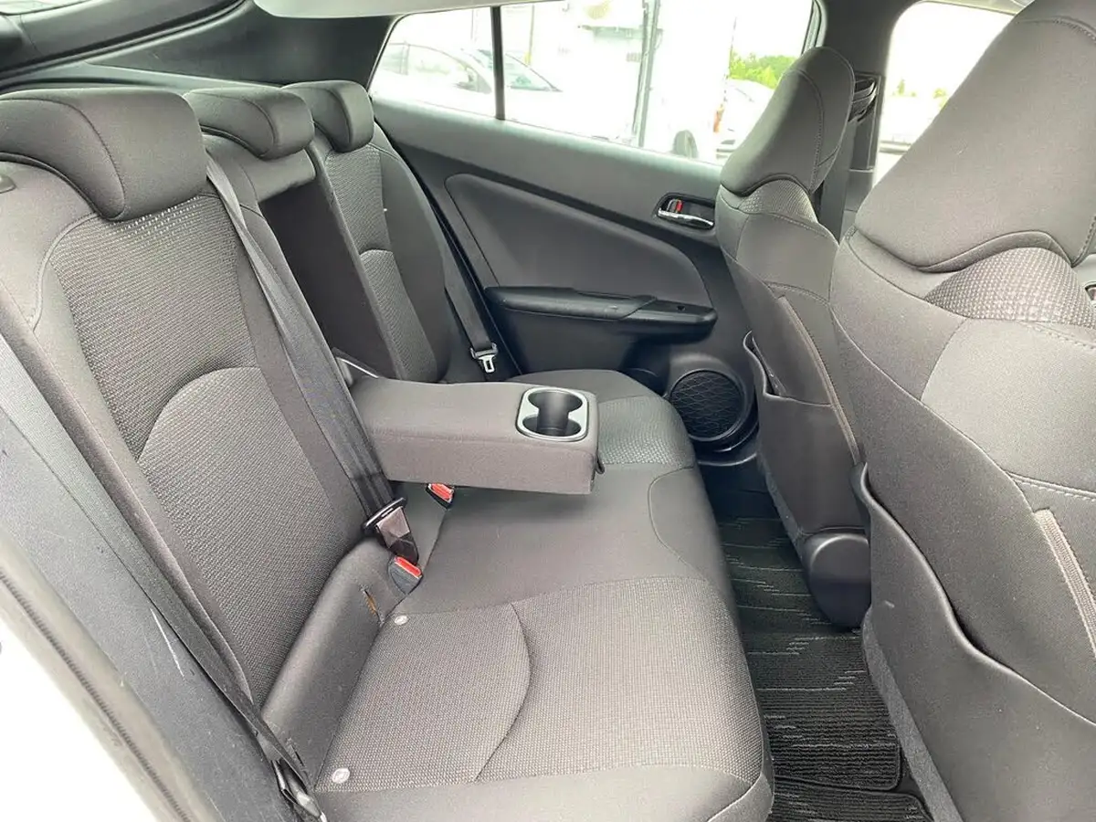 2019-toyota-prius-big-26