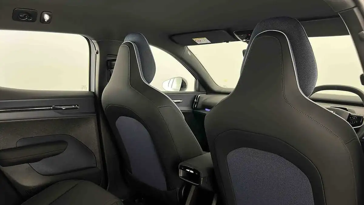 2024-volvo-ex30-e-single-motor-plus-big-47