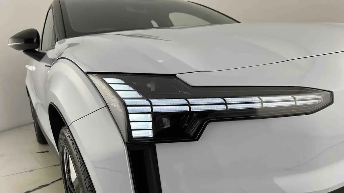 2024-volvo-ex30-e-single-motor-plus-big-23