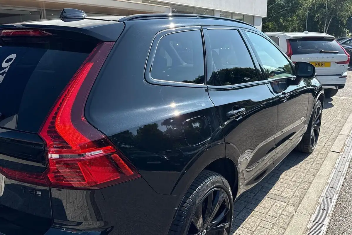 2024-volvo-xc60-20-t8-ultra-black-edition-big-13