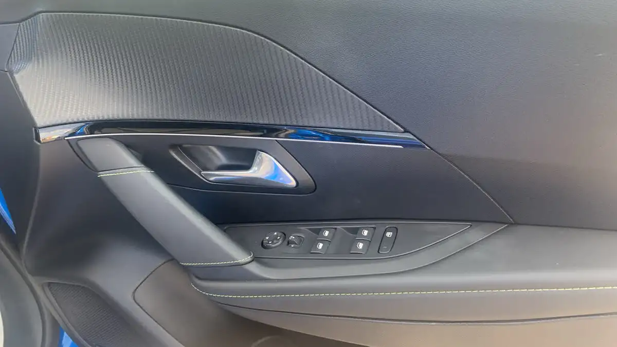 2022-peugeot-208-e-gt-136bhp-50kwh-big-21