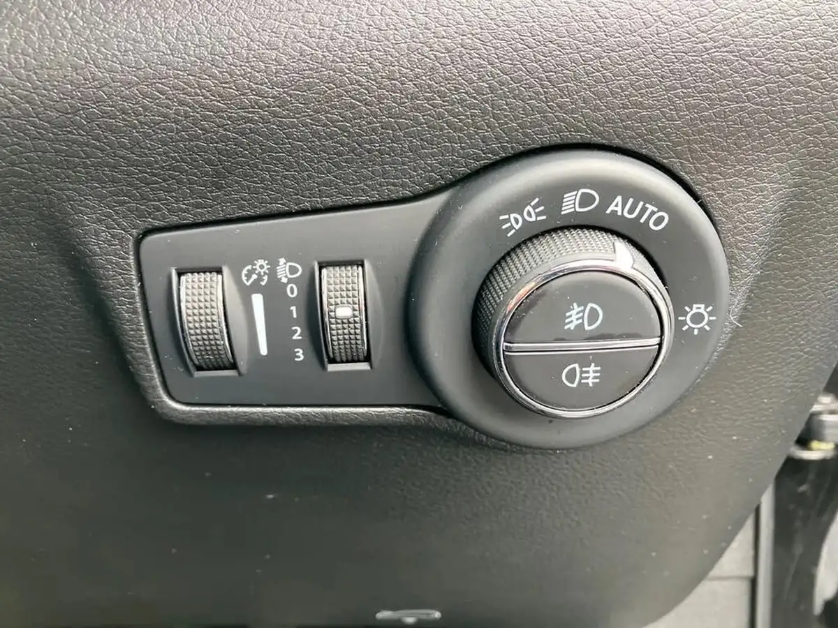 2023-jeep-compass-13-gse-s-big-40