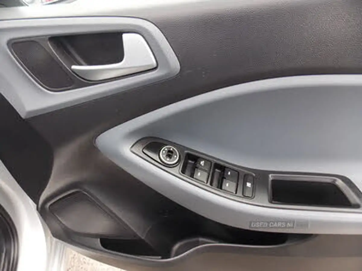 2015-hyundai-i20-14-se-big-17