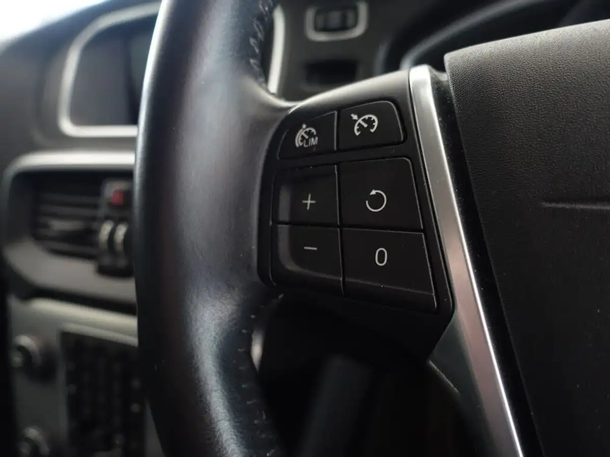 2016-volvo-v40-20td-d3-inscription-geartronic-big-21