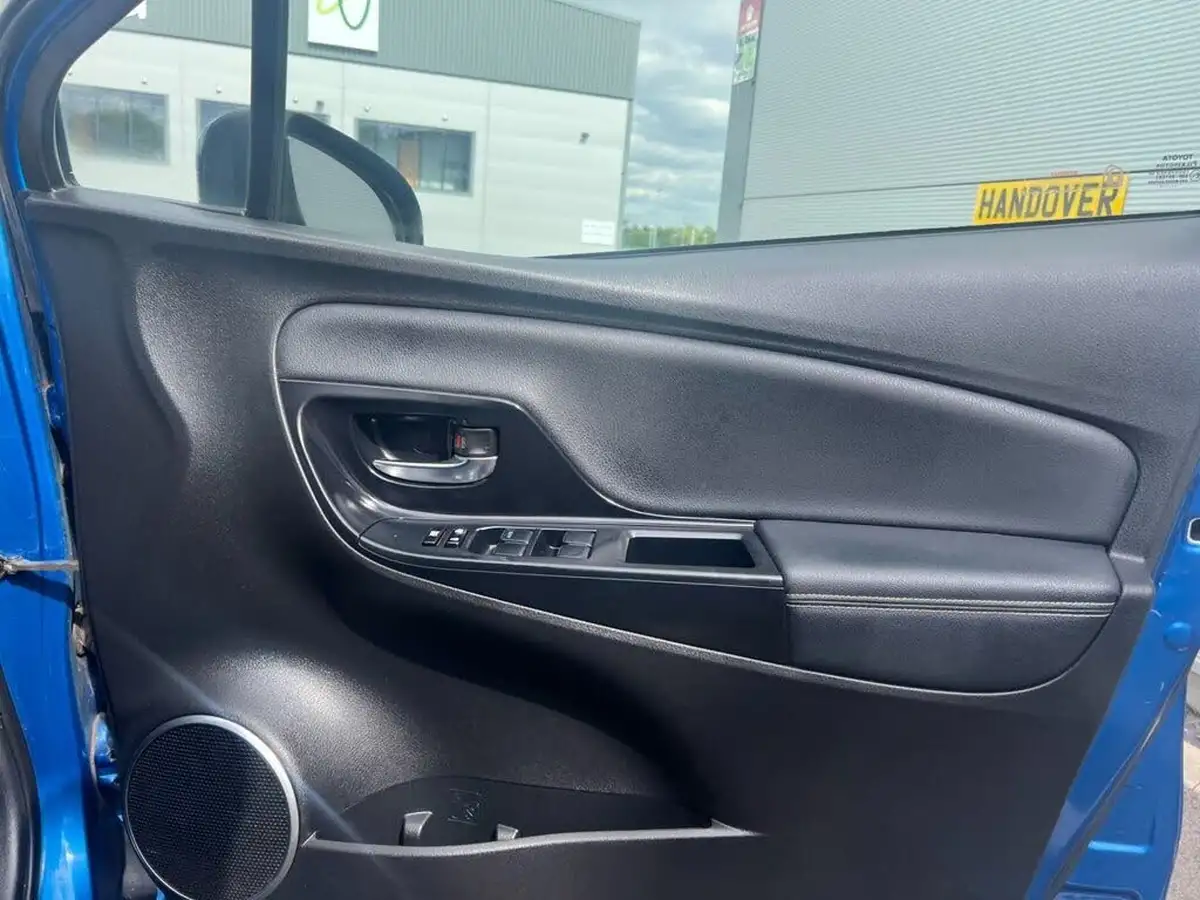 2015-toyota-yaris-15-vvt-i-excel-hybrid-15in-big-18